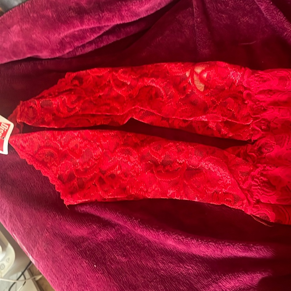 Lace red Sleeves
